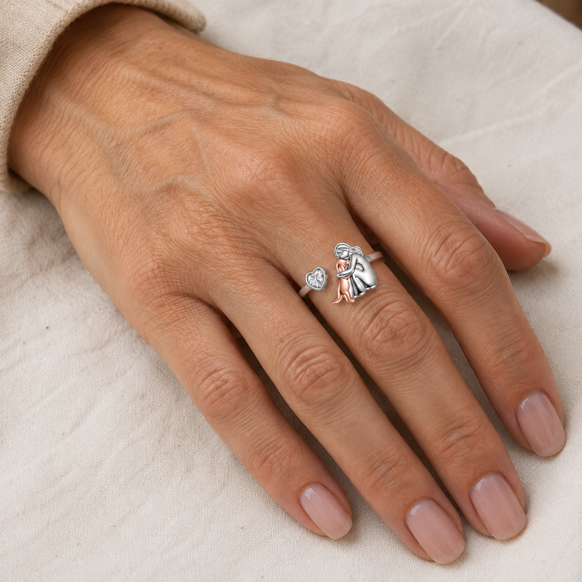 L'Abbraccio Eterno - Anello Regolabile con Incisione
