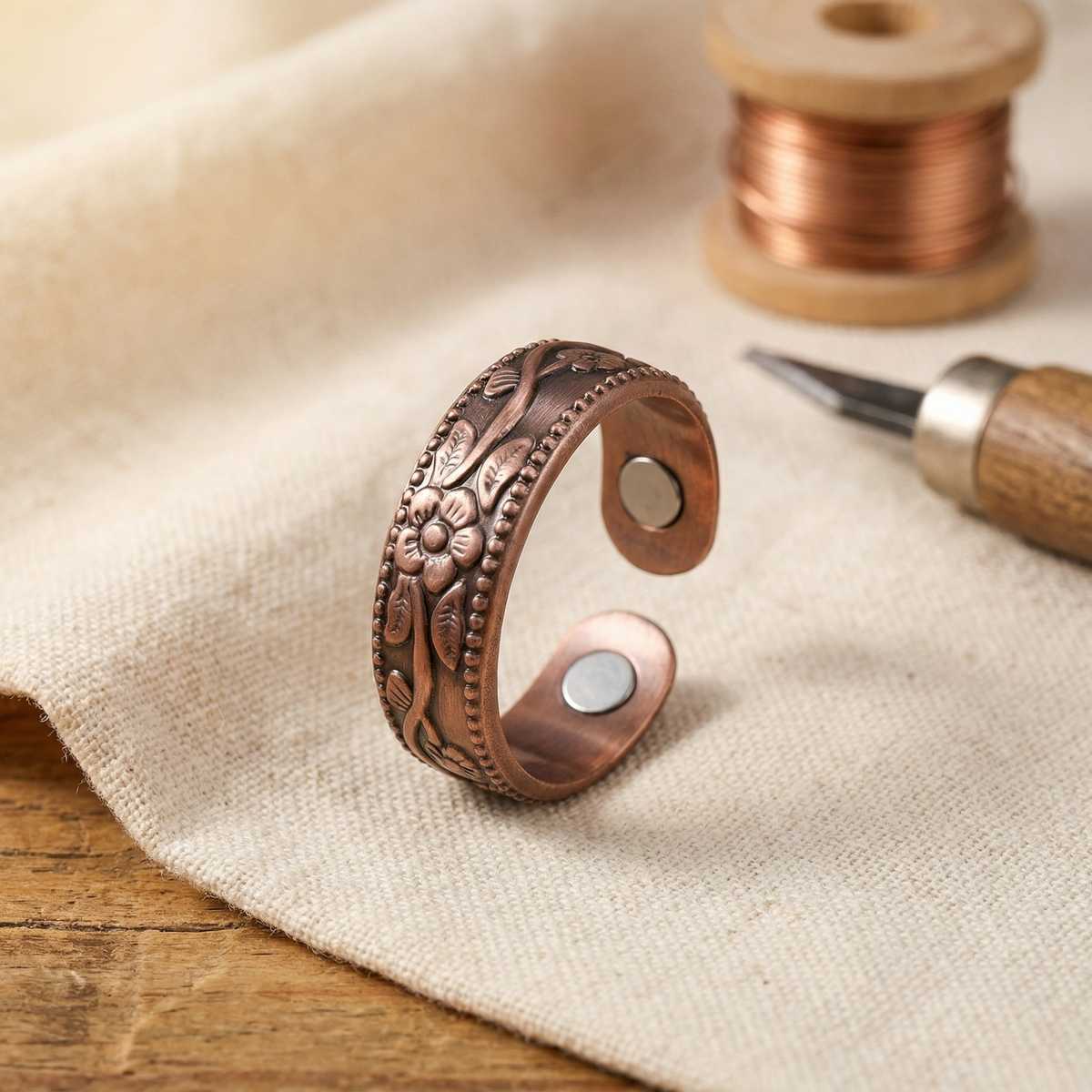 Anello in Rame a Fiori con Bordo Perlato