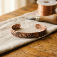 Bracciale in Rame Inciso a Fiori con Magneti