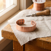 Bracciale in Rame Largo con Borchie
