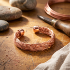 Bracciale Rigido in Rame Intrecciato a Mano