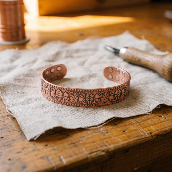 Bracciale in Rame Largo a Rilievo di Foglie