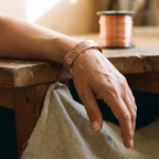Bracciale in Rame Largo a Rilievo di Foglie